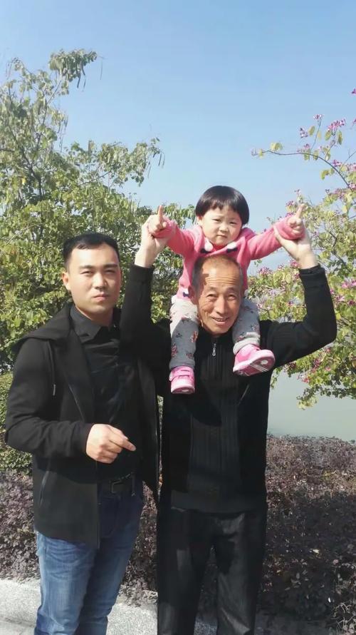 新澳门彩开奖结果今天和济南父子一起高考与父子一起参加高考